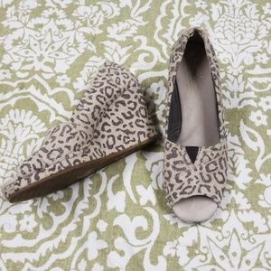 Toms Heels size 7M leopard cheetah animal print